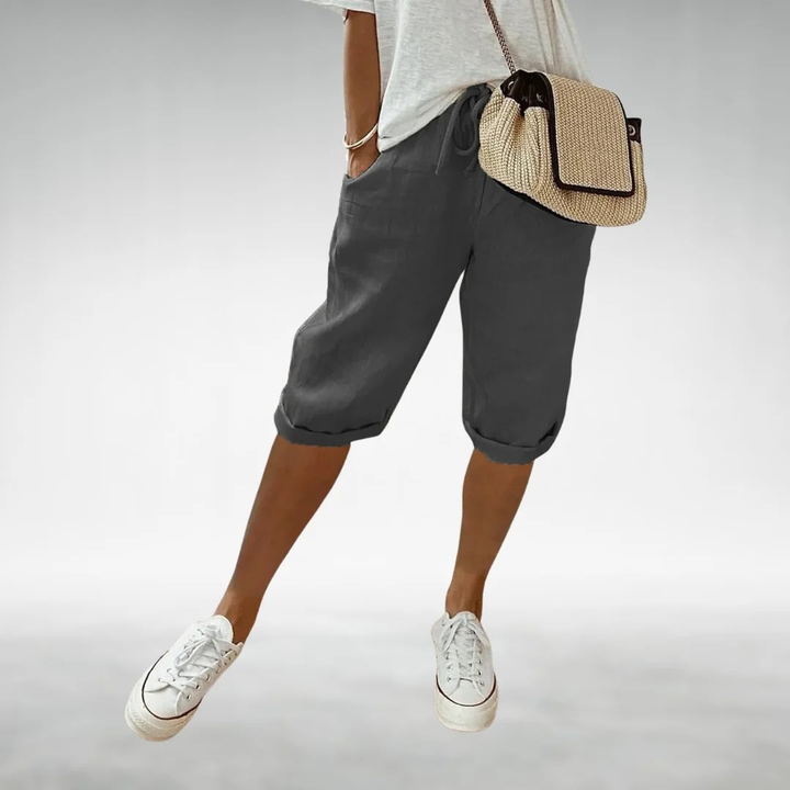 Flora | Capri Trousers with a Relaxed Fit
