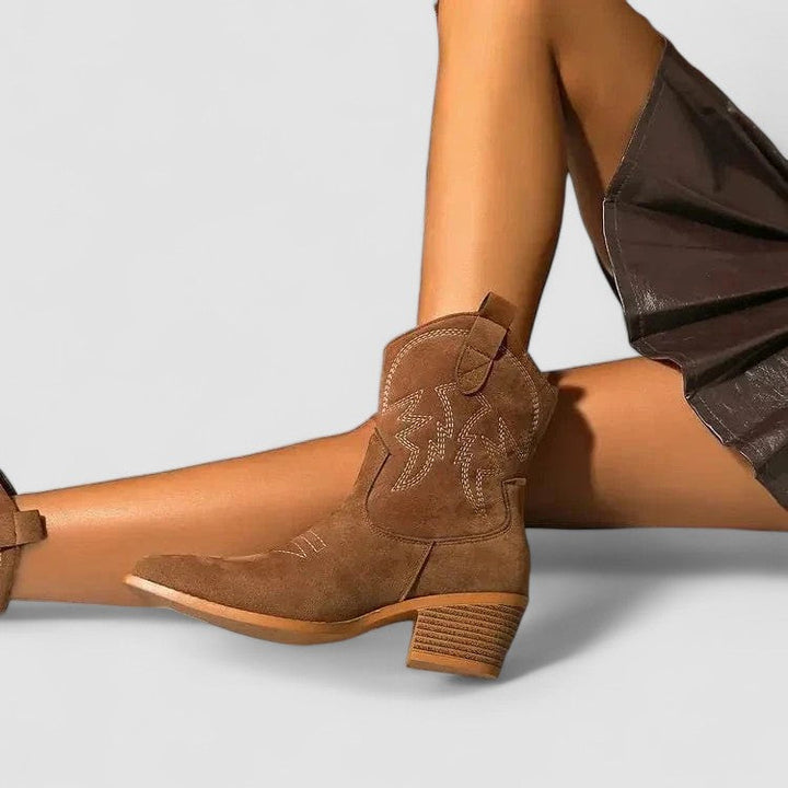 Cesarina – Orthopedic Western Boots
