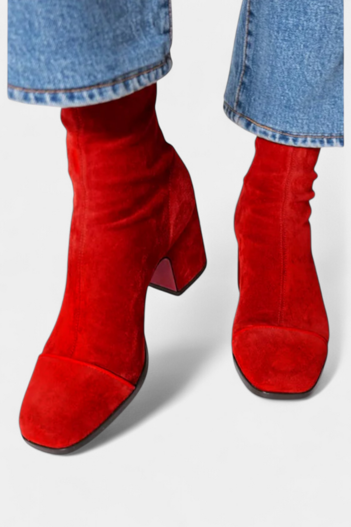 Diana Contemporary Chunky Heel Boots with Classic Design